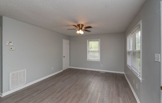 3 bed/1.5 bath single-family home, with energy-efficient windows. Section 8 welcome!