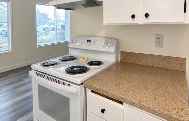 2 beds, 1 bath, 940 sqft, $1,350, Unit 37
