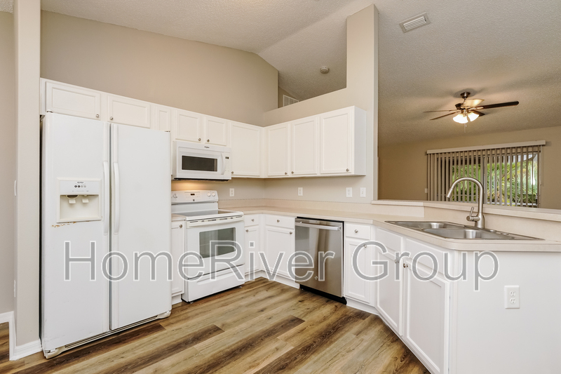 42 BEACON ML LN