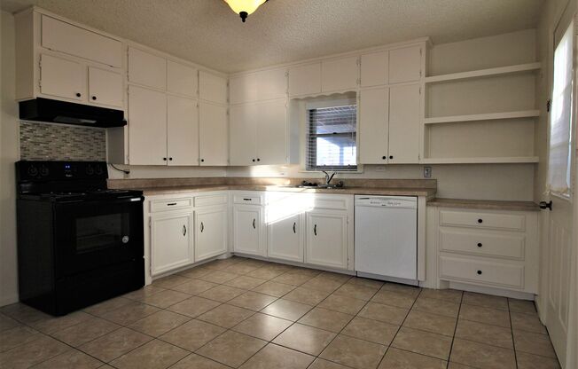 3 beds, 1 bath, $1,150