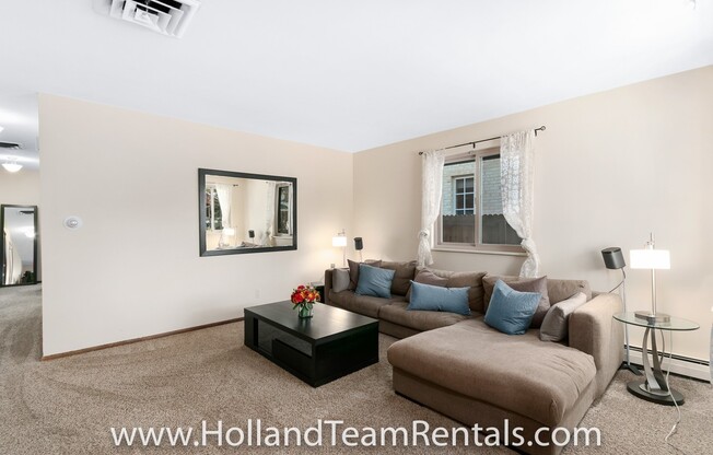 2 beds, 1 bath, $2,650