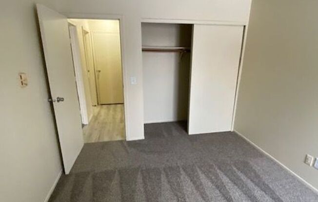 2 beds, 1 bath, 900 sqft, $950, Unit 9