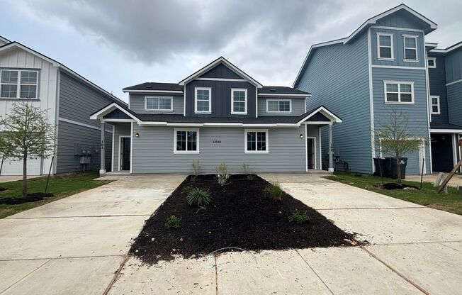 Brand New 3 Bd 3 Full Bath Townhouse Near UTSA & LaCantera