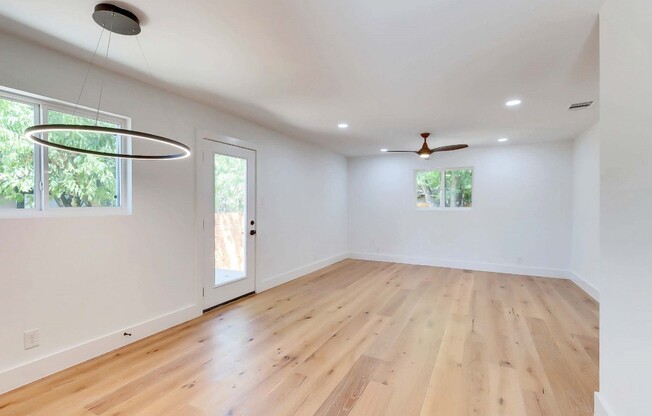 1813 MAGNOLIA DR