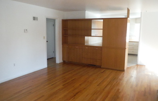 2 beds, 1 bath, $1,700, Unit 1205