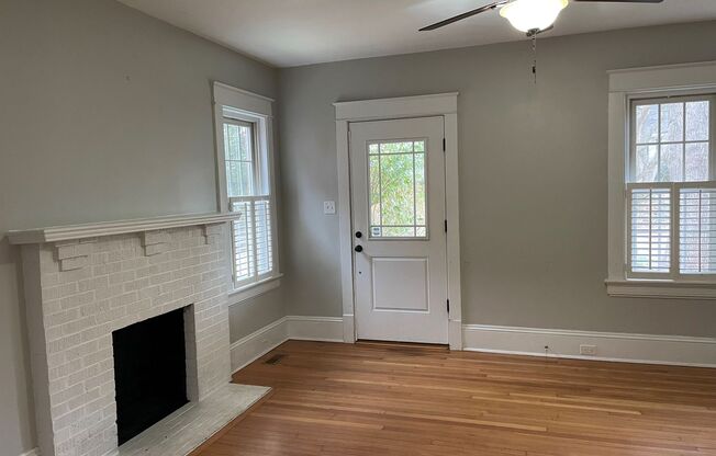 Charming Downtown Home with 3BR and hardwood floors!