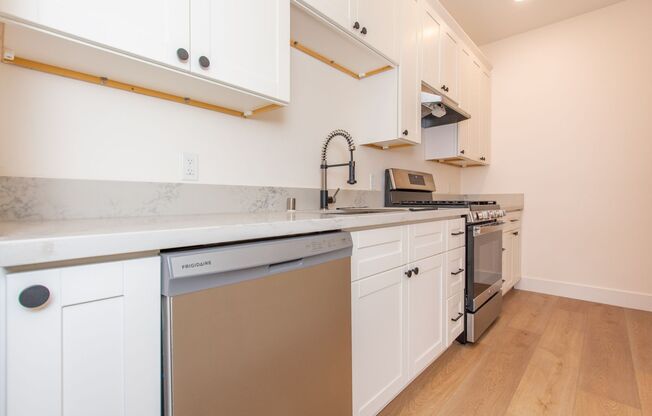 1 bed, 1 bath, 620 sqft, $2,595, Unit 5077 34th St