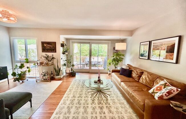 Welcome to this Lovely Home in Reston, VA!