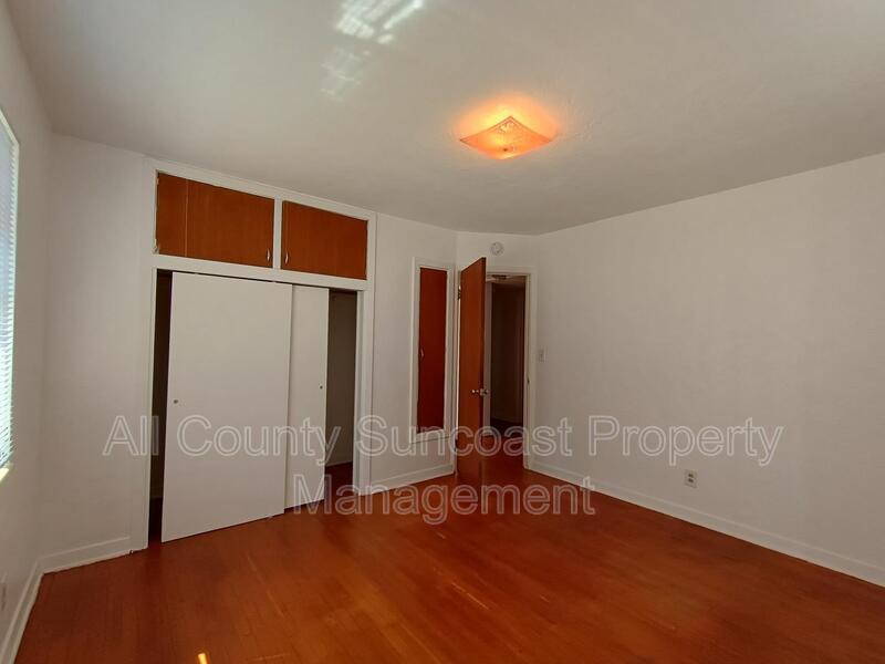 4755 9 AVE N