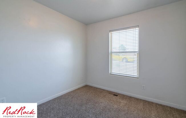 Pet Friendly! Spacious 4 Bedroom 3.5 Bathroom!