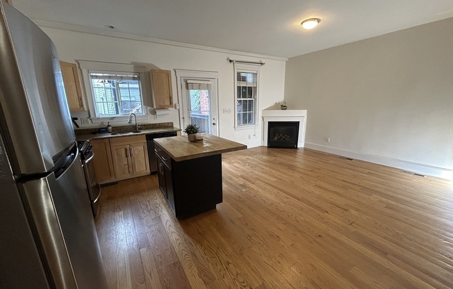 144 W 8 ST