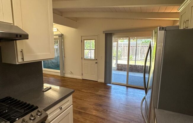 3 beds, 1 bath, $3,150