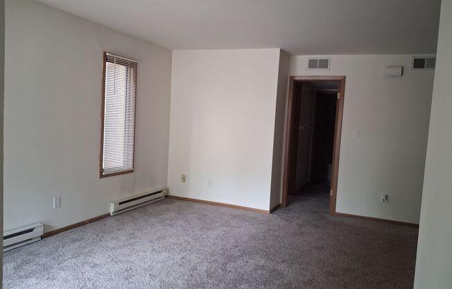 1 bed, 1 bath, 750 sqft, $1,350, Unit 8125-8125J
