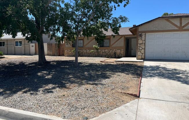 3 bedroom 2 bathroom available in Adelanto!