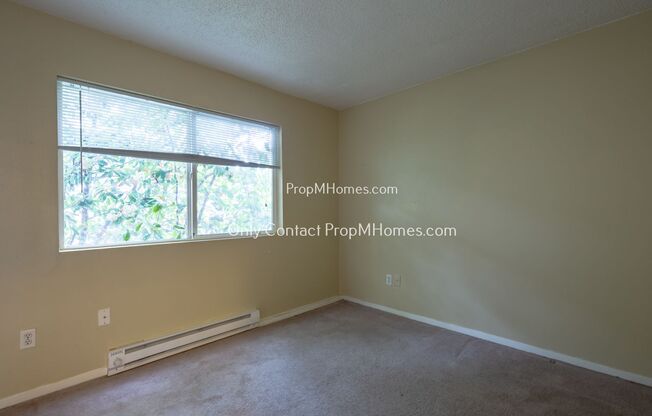 2 beds, 1 bath, $1,499, Unit 6851 N Fessenden Street Unit 4