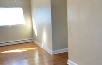 2 beds, 1 bath, $1,200, Unit 14