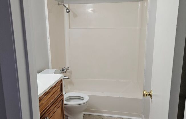 2 beds, 1 bath, 908 sqft, $835, Unit 5003 Sycamore