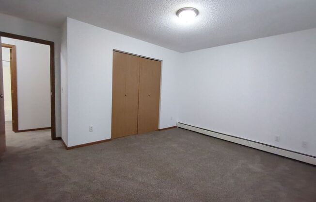 2 beds, 1 bath, 900 sqft, $975, Unit 240-107