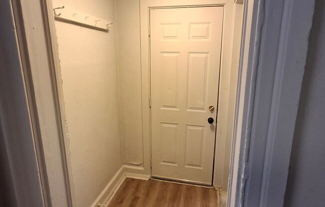 1 bed, 1 bath, $780, Unit APT #1