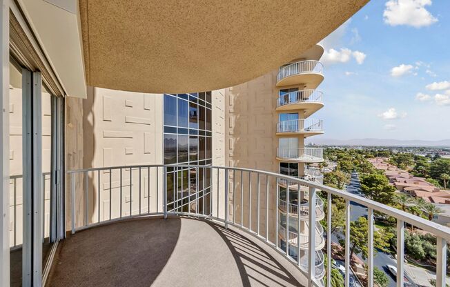LAS VEGAS CNTRY CLUB  GUARD GATED- STUNNING HIGH-RISE CONDO ON THE 14TH FLOOR OF THE REGENCY TOWERS!