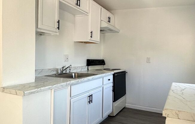 2 beds, 1 bath, $2,599, Unit Unit Three