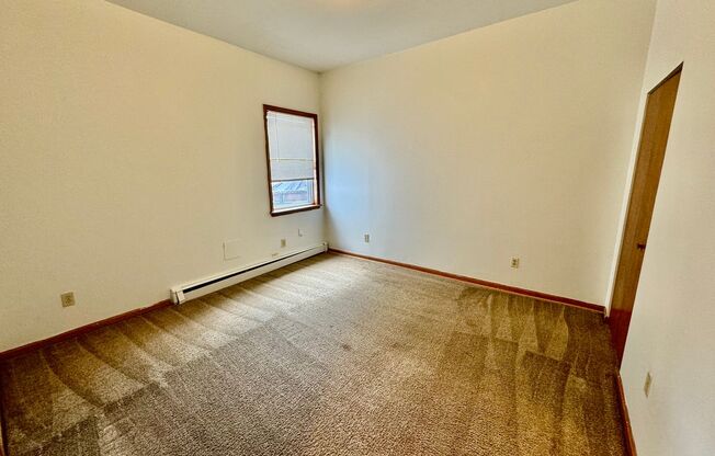 3 beds, 1 bath, $1,650, Unit 1