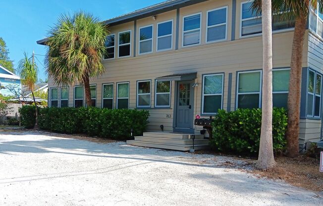 So darn cute - large studio close to downtown St Pete