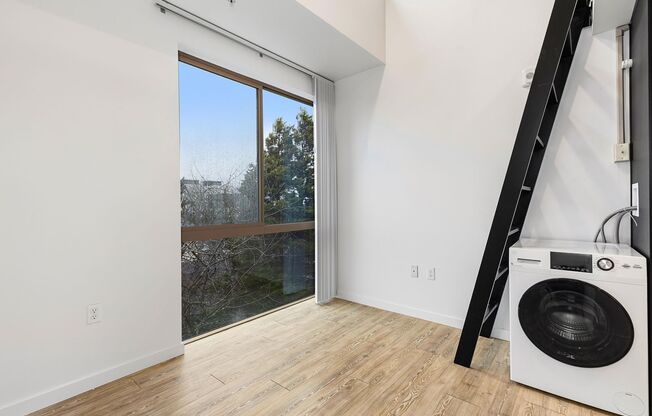 Studio, 1 bath, 270 sqft, $1,350, Unit 408