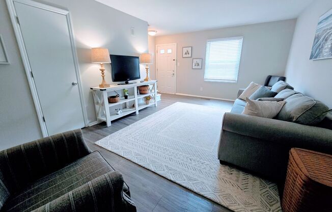 2 beds, 1.5 baths, 1,056 sqft, $2,099, Unit T-018