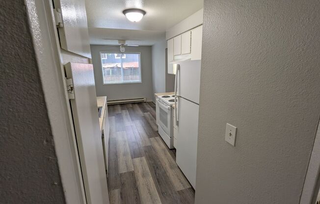 2 beds, 1 bath, 889 sqft, $1,250, Unit 35