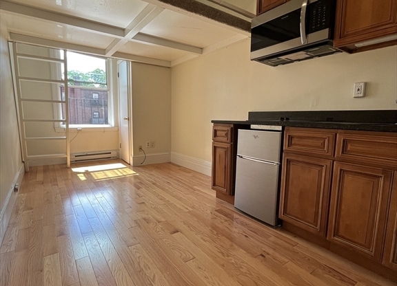 Studio, 1 bath, $2,195, Unit 11