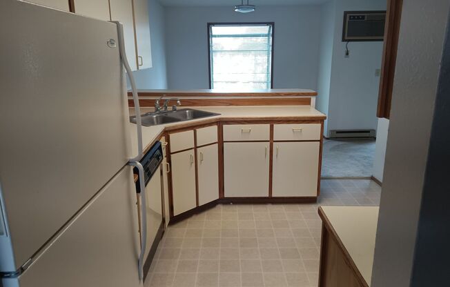 2 beds, 1 bath, 900 sqft, $1,150, Unit 204