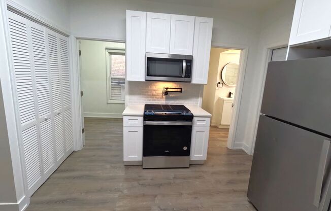 2 beds, 1 bath, $1,995, Unit 1921-2