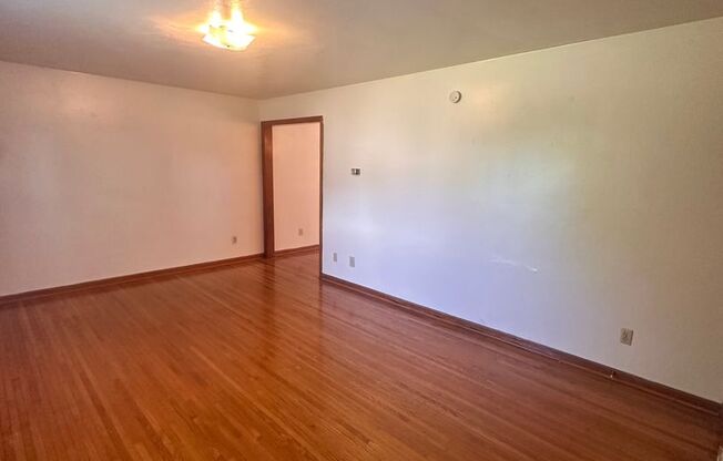 3 beds, 1.5 baths, 1,100 sqft, $1,980, Unit F-1