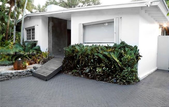 3596 Main Hwy # 3596, Miami, FL 33133