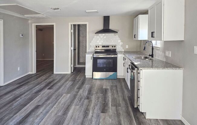 Beautifully Remodeled 3/1.5 Home in Historic Denver Heights with Modern Upgrades and a Park‑Like Backyard.