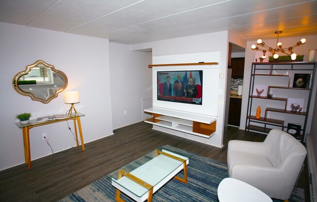 1 bed, 1 bath, 650 sqft, $999, Unit 702-R