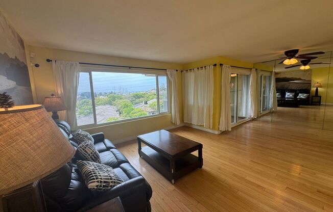 3BD/2BA HOME w/ attached garage near USD/College areas in San Diego!