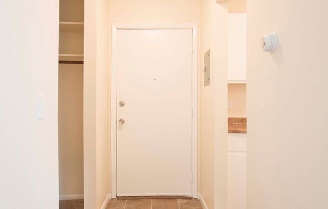 2 beds, 1 bath, 860 sqft, $1,310, Unit 842-105