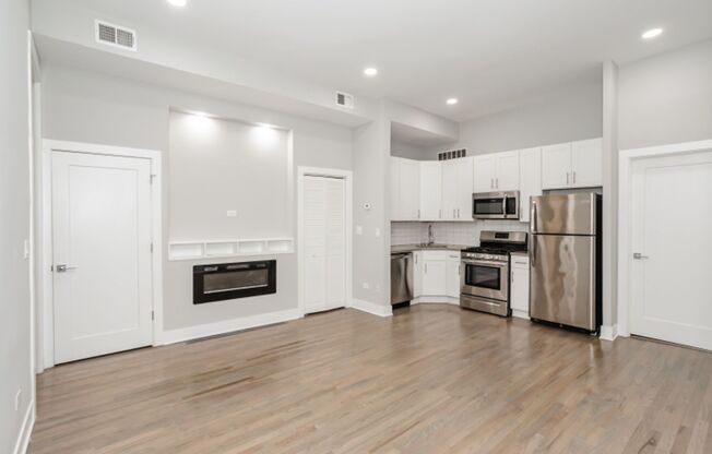 Gorgeous One Bedroom Apartment in Central Gold Coast Neighborhood