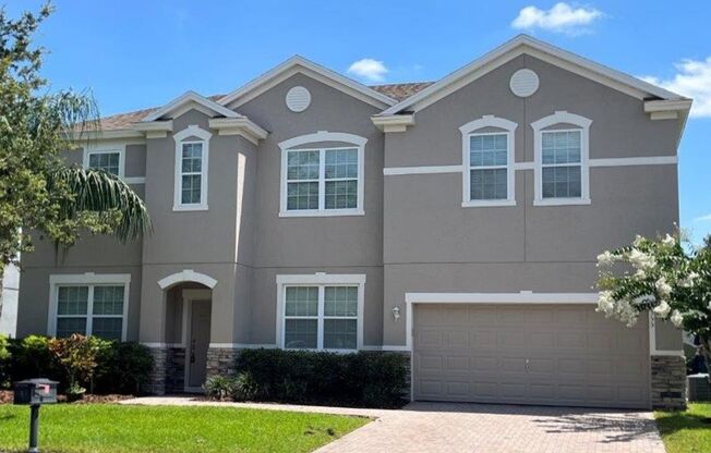 Gorgeous 4/3 Spacious Home with a Screened Patio and a 2 Car Garage in the Desirable Live Oak Reserve - Oviedo!