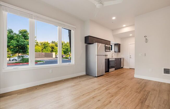 2 beds, 1 bath, 731 sqft, $1,600, Unit B117