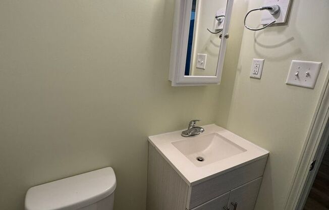 2 beds, 1 bath, $1,150, Unit 523