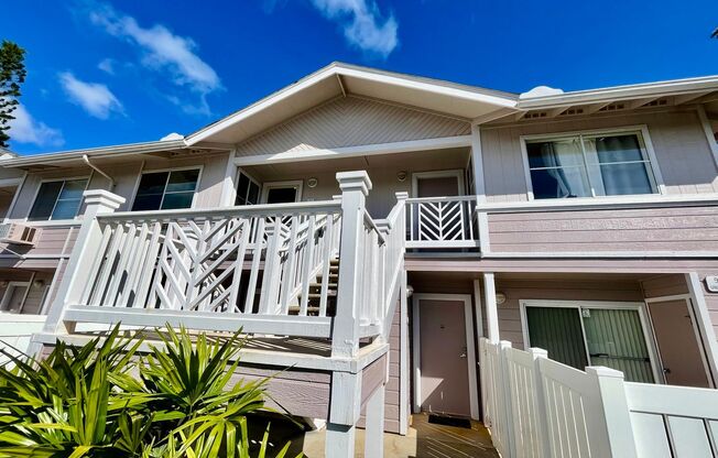 Discover a refreshed 2-bedroom, 2-bathroom residence in Mililani Mauka, complete with 2 parking spaces!