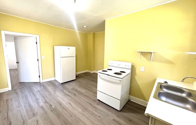 ONE BEDROOM/ONE BATH - CONVENIENT LOCATION!