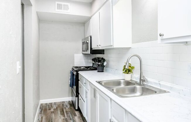 1 bed, 1 bath, 651 sqft, $1,255