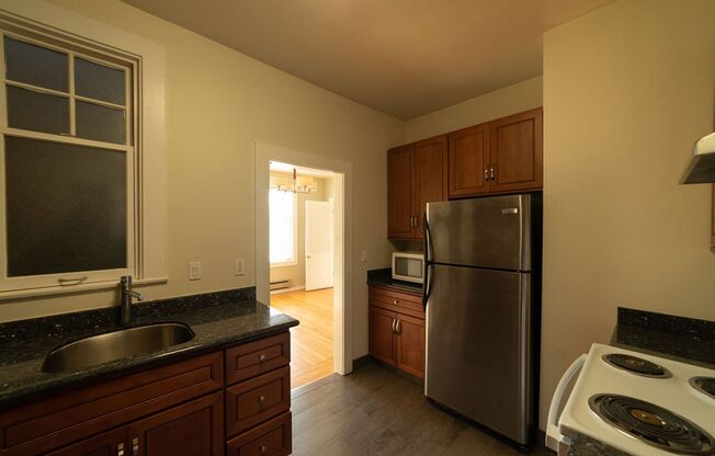 1 bed, 1 bath, $2,470, Unit 11