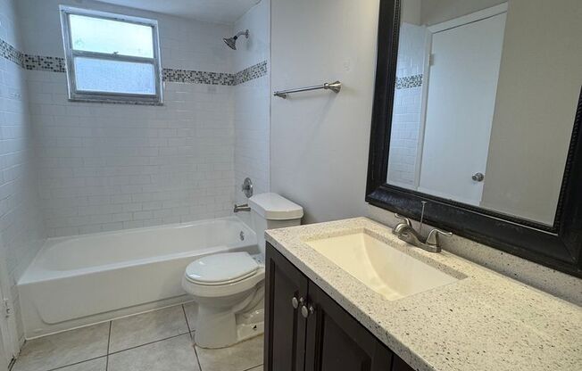 2 beds, 1 bath, 900 sqft, $1,900, Unit 537 - 217