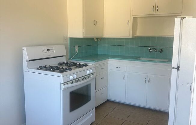 1 bed, 1 bath, $2,200, Unit 263