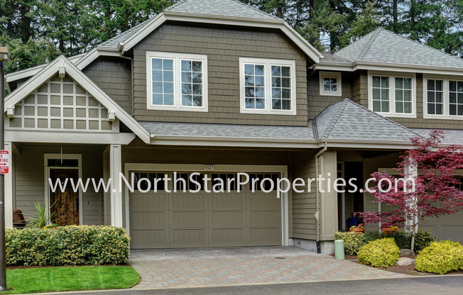 Wonderful Peaceful Lake Oswego Hideaway Townhome